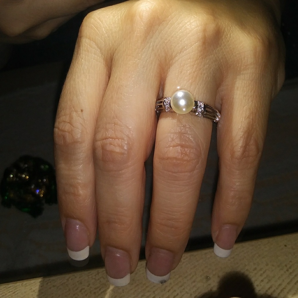 Silver pearl ring